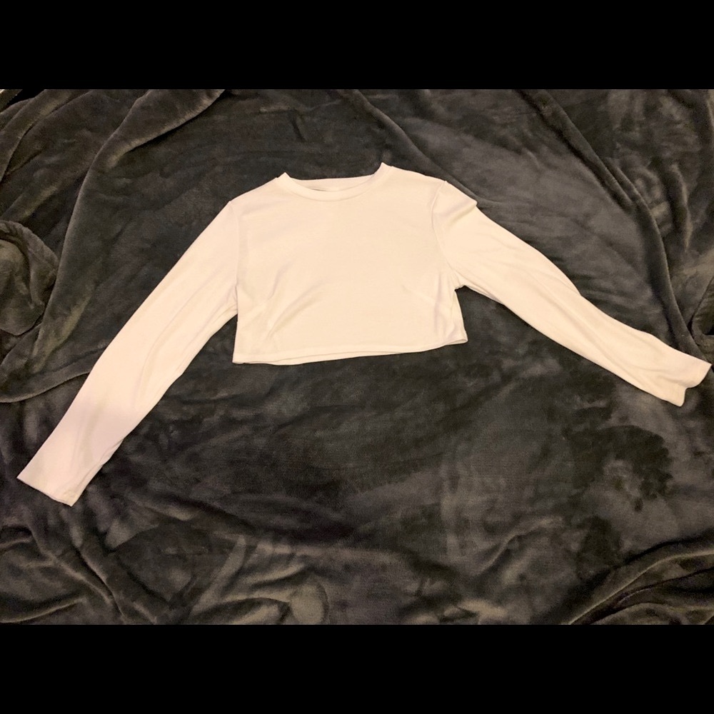 White long sleeve crop top